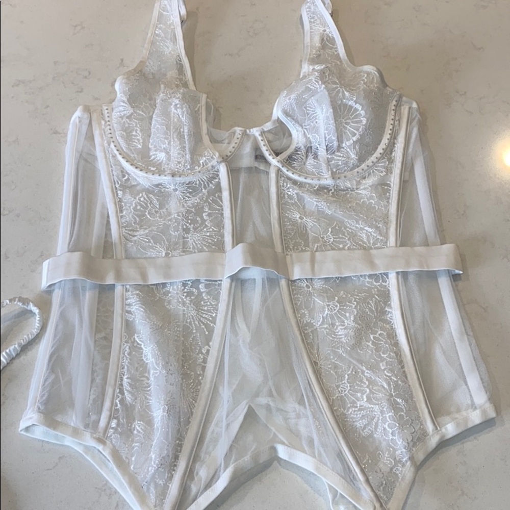 Victoria’s Secret Embellished Lace Merrywidow - Picture 5 of 8